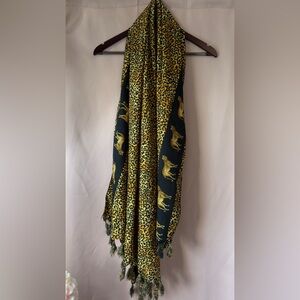 Long Leopard Print Scarf with Cheetah Motif - Black and Gold